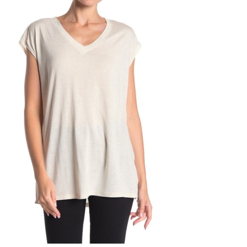 Everleigh Contrast Yoke V-Neck Top